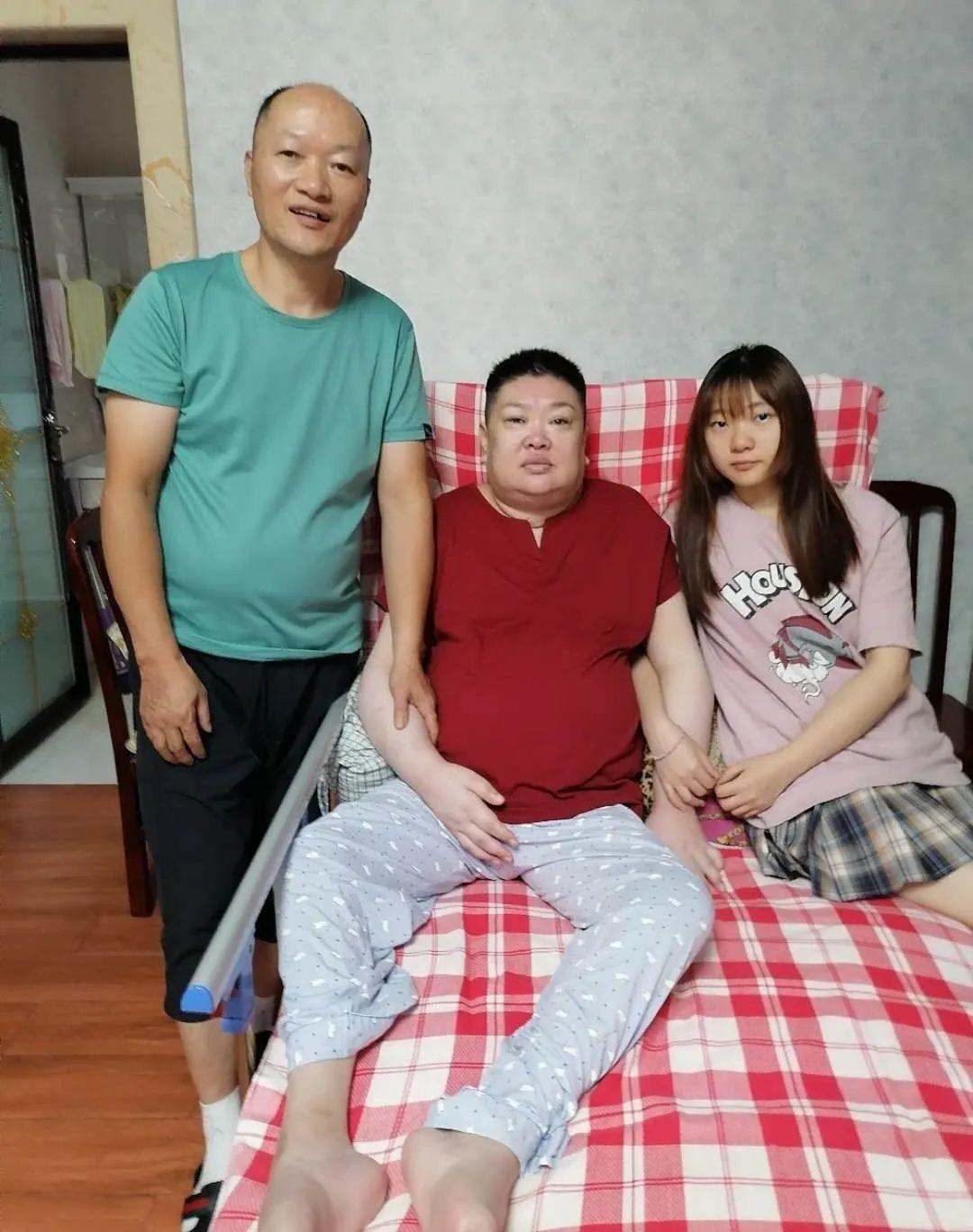 李心暖最新动态揭秘，多元领域的璀璨新星闪耀登场