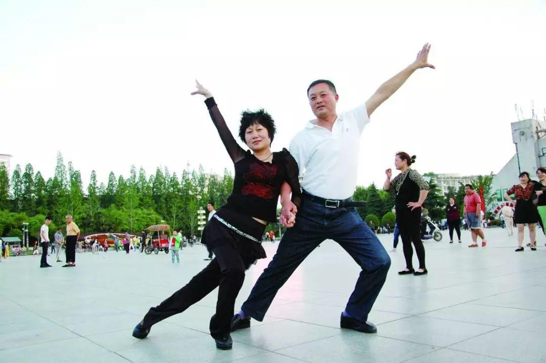 城市活力源泉，广场舞最新广场，展现生活魅力风采